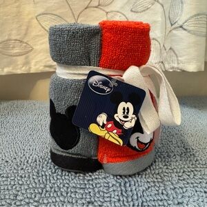 NWT!! Disney 5-Pack Washcloth Set with Red and White Accents, smoke free home
